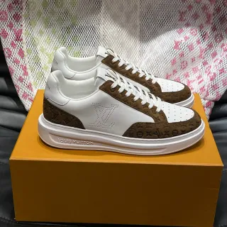 Louis Vuitton LV Trainer Blanco Marrón Panel Logo Perforado Recubrimientos de Ante con Monograma Sneakers Lifestyle