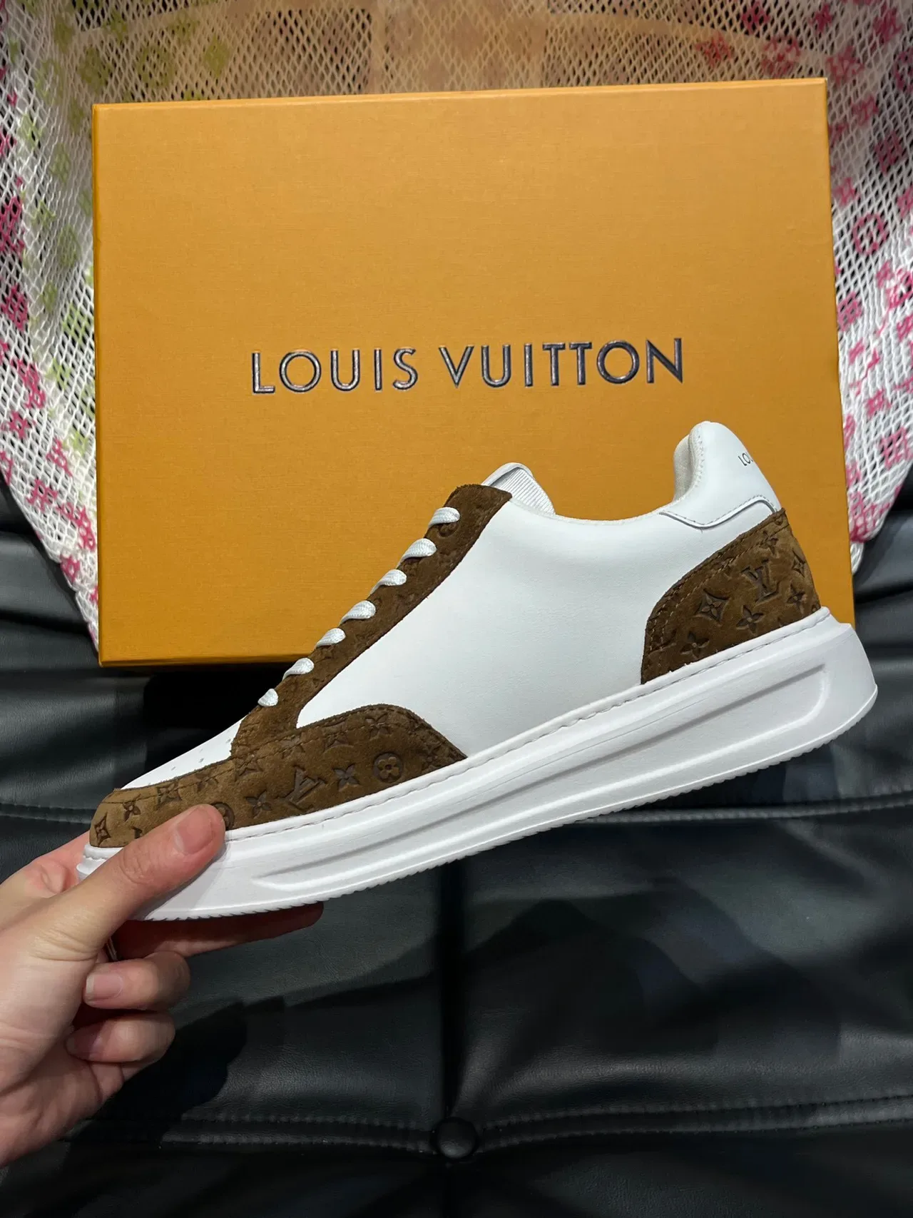 Louis Vuitton LV Trainer Branco Marrom Painel Logo Perfurado Recobrimentos de Camurça Monogram Sneakers Lifestyle 6