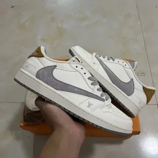 Louis Vuitton LV Trainer Tênis Lifestyle Branco e Cinza Couro Superior Overlay Suede