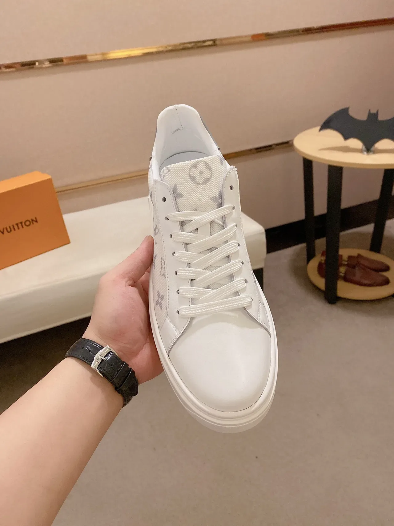 Louis Vuitton LV Trainer Sneakers Lifestyle Blanc et Gris Monogram Toile Accents Cuir 9