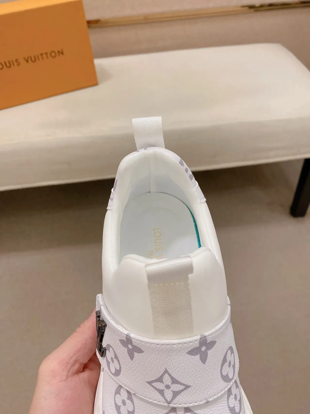 Louis Vuitton LV Trainer Tênis Lifestyle Slip-On Monogram Lona Branco e Cinza 3