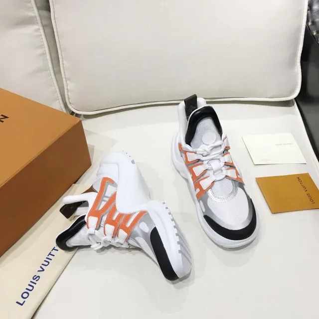 Louis Vuitton LV Trainer branco laranja sola esculpida chunky malha e construção de sobreposição sintética tênis lifestyle 2