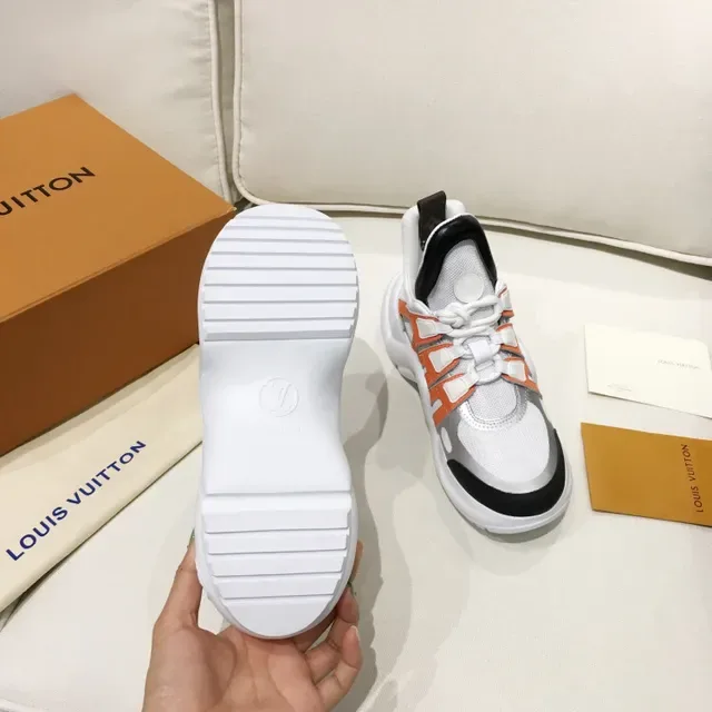 Louis Vuitton LV Trainer branco laranja sola esculpida chunky malha e construção de sobreposição sintética tênis lifestyle 3