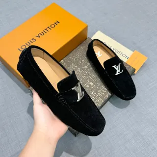 Louis Vuitton LV Twist Loafer أحذية لوفر سوداء من السويدي