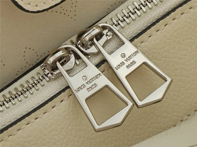 Louis Vuitton Monogram Canvas Beige Bucket Bag 4