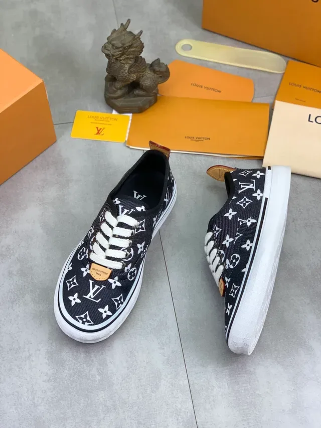 Louis Vuitton Monogram Lona Low-Top Tênis de Skateboard 5