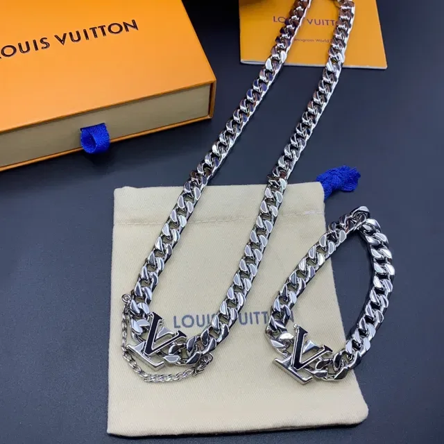 Louis Vuitton Monogram Chain Silver Curb Plaque Necklace 9