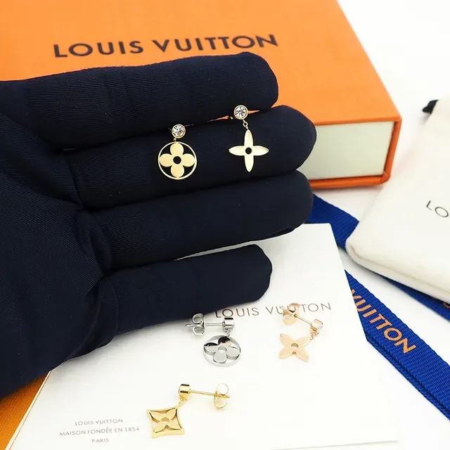 Louis Vuitton Monogram Flower Gold Transparent Pendant Necklace 8