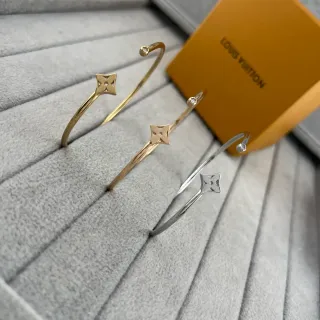 Louis Vuitton مونوغرام وردة أساور مفتوحة