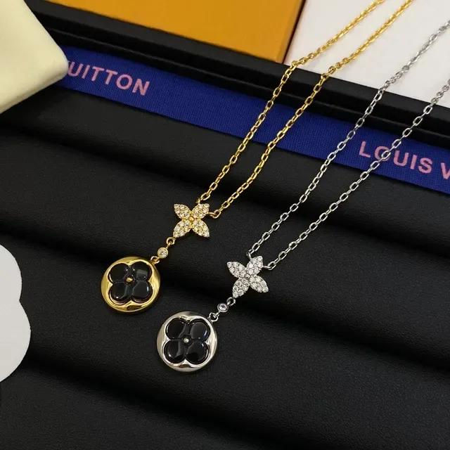 Colar Louis Vuitton Monograma Floral Prata Ouro Quatrofolha Pingente Cristal Pavé 9