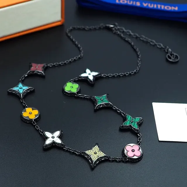 路易威登 Monogram 花朵搪瓷花和星形魅力项链 7