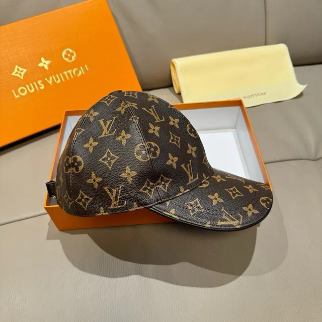 Louis Vuitton Monogram 皮革纹理棒球帽 7