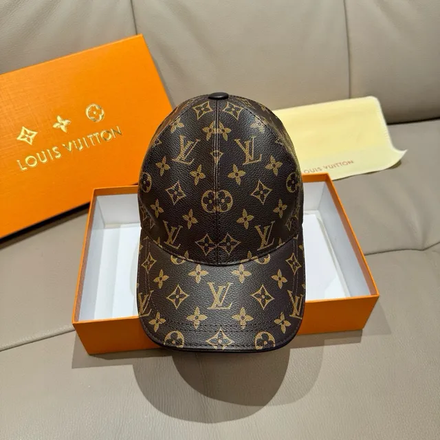 Louis Vuitton Monogram 皮革纹理棒球帽 9
