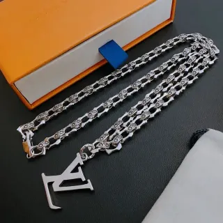 Louis Vuitton Corrente Monograma Prata Grande Pingente LV Colar