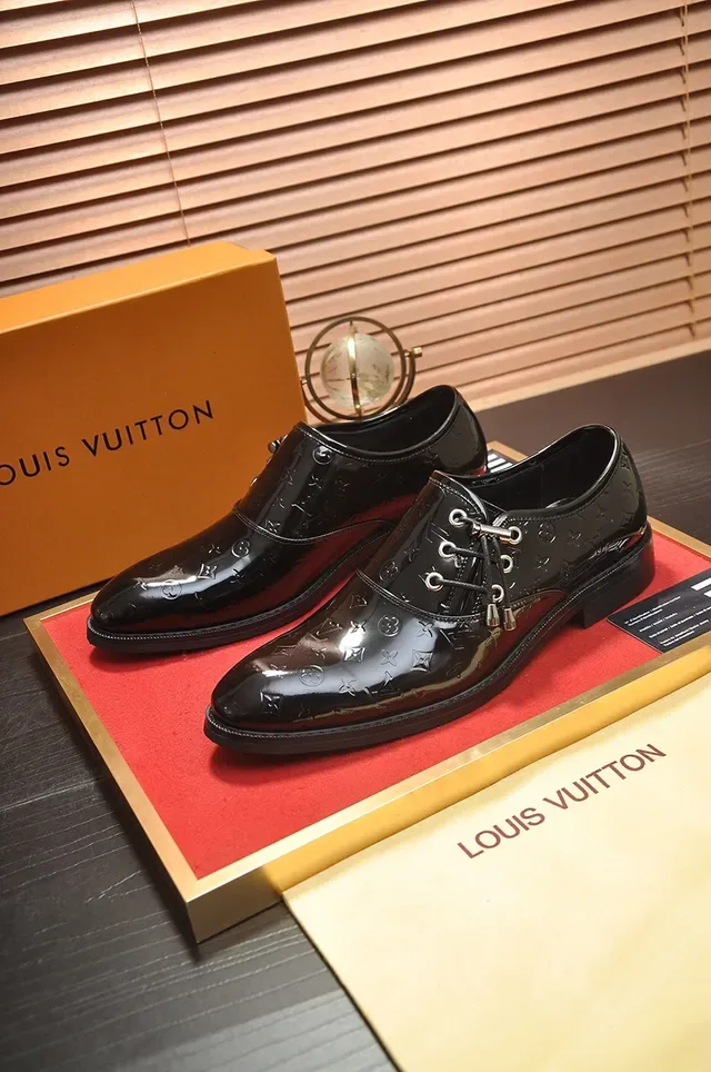 Louis Vuitton Monogram पेटेंट लेदर कैप-टो ऑक्सफोर्ड जूते 4