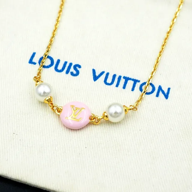 Louis Vuitton Monogram World Tour 粉色珐琅和珍珠项链 3