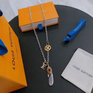 Colar Louis Vuitton Multi-Charm Pena e Flor