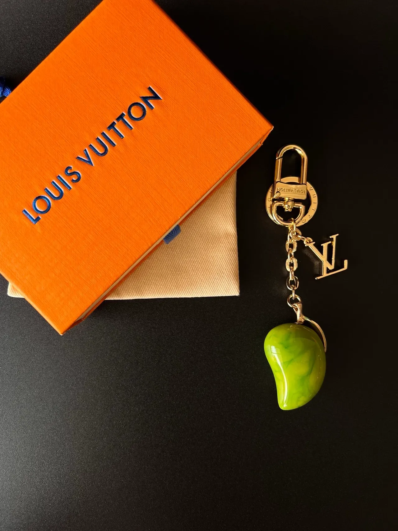 Bracelet Louis Vuitton Charms Fruit en Résine Multicolore avec Hardware Métal 6