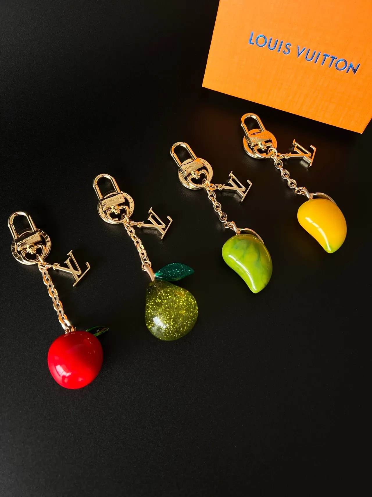 Bracelet Louis Vuitton Charms Fruit en Résine Multicolore avec Hardware Métal 9