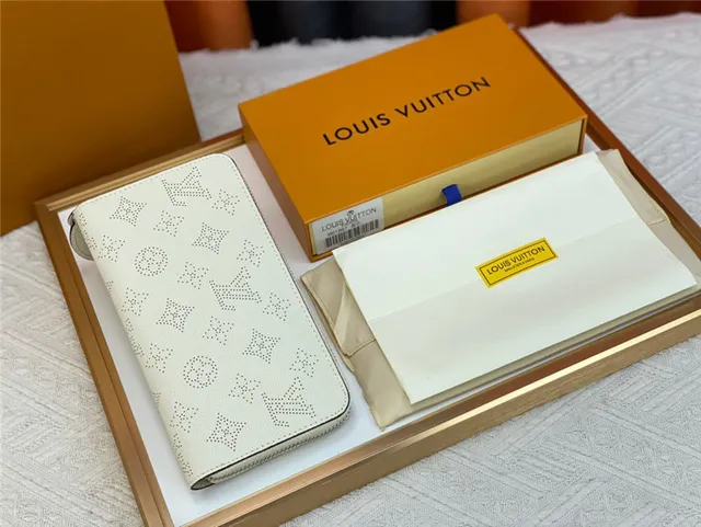 Louis Vuitton Billetera Larga Monograma Perforada Beige 20