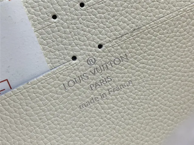 Louis Vuitton Billetera Larga Monograma Perforada Beige 22