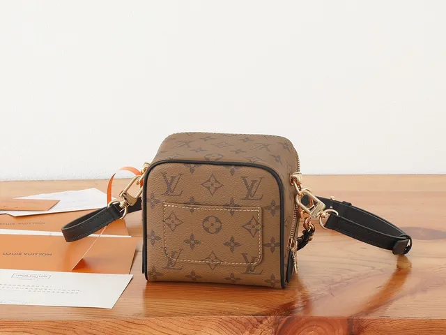 Louis Vuitton Petite Malle Monogram قماش كانفاس مغلف حزام السلسلة حقيبة كروس بودي 4