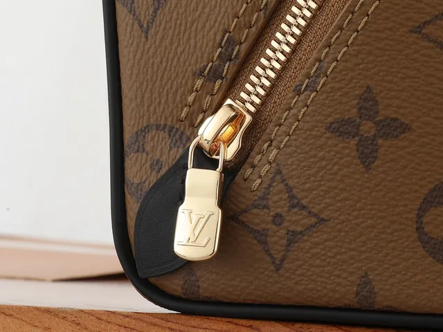 Louis Vuitton Petite Malle Monogram قماش كانفاس مغلف حزام السلسلة حقيبة كروس بودي 5