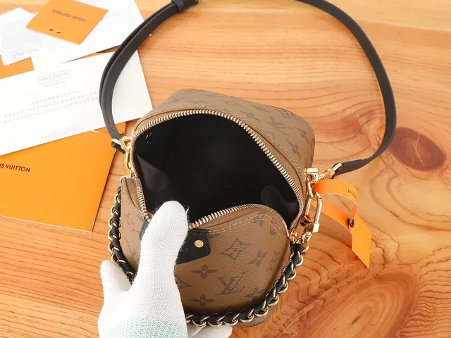 Louis Vuitton Petite Malle Monogram قماش كانفاس مغلف حزام السلسلة حقيبة كروس بودي 7