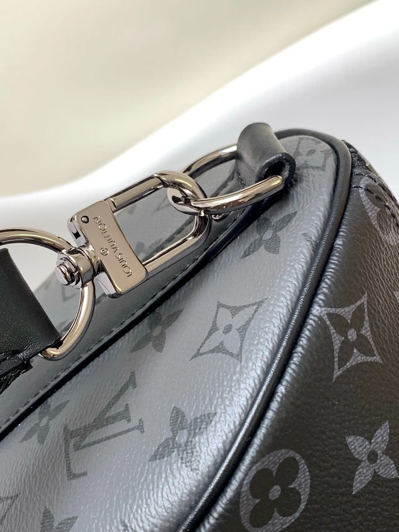 Louis Vuitton Pillow Negro Gris Monogram Canvas Cilíndrico Boston Bag 3