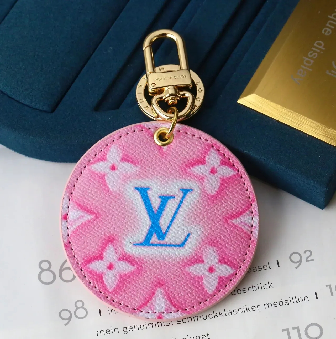 Louis Vuitton Sac Croisé Circulaire en Tissu Rose et Bleu 4