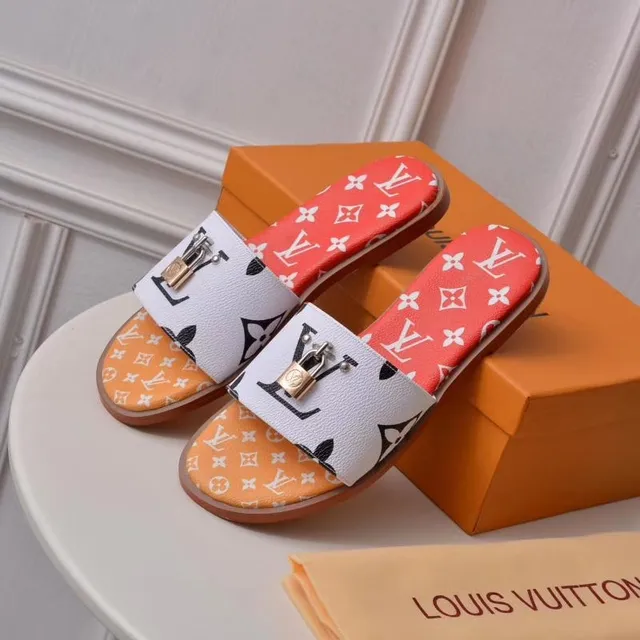 Louis Vuitton chinelos vermelho e branco com estampagem de monograma decorados com candado 2