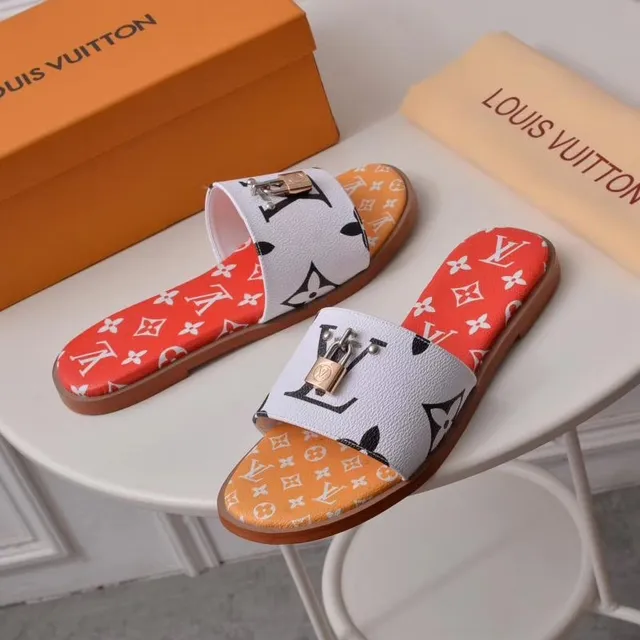 Louis Vuitton chinelos vermelho e branco com estampagem de monograma decorados com candado 3