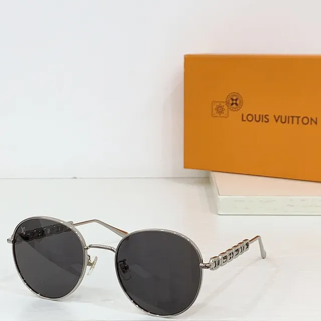 Louis Vuitton Gafas ópticas redondas de metal con cadena en la patilla 3