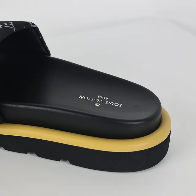 Louis Vuitton Run Away Monogram 黑色和芥末色拖鞋 4
