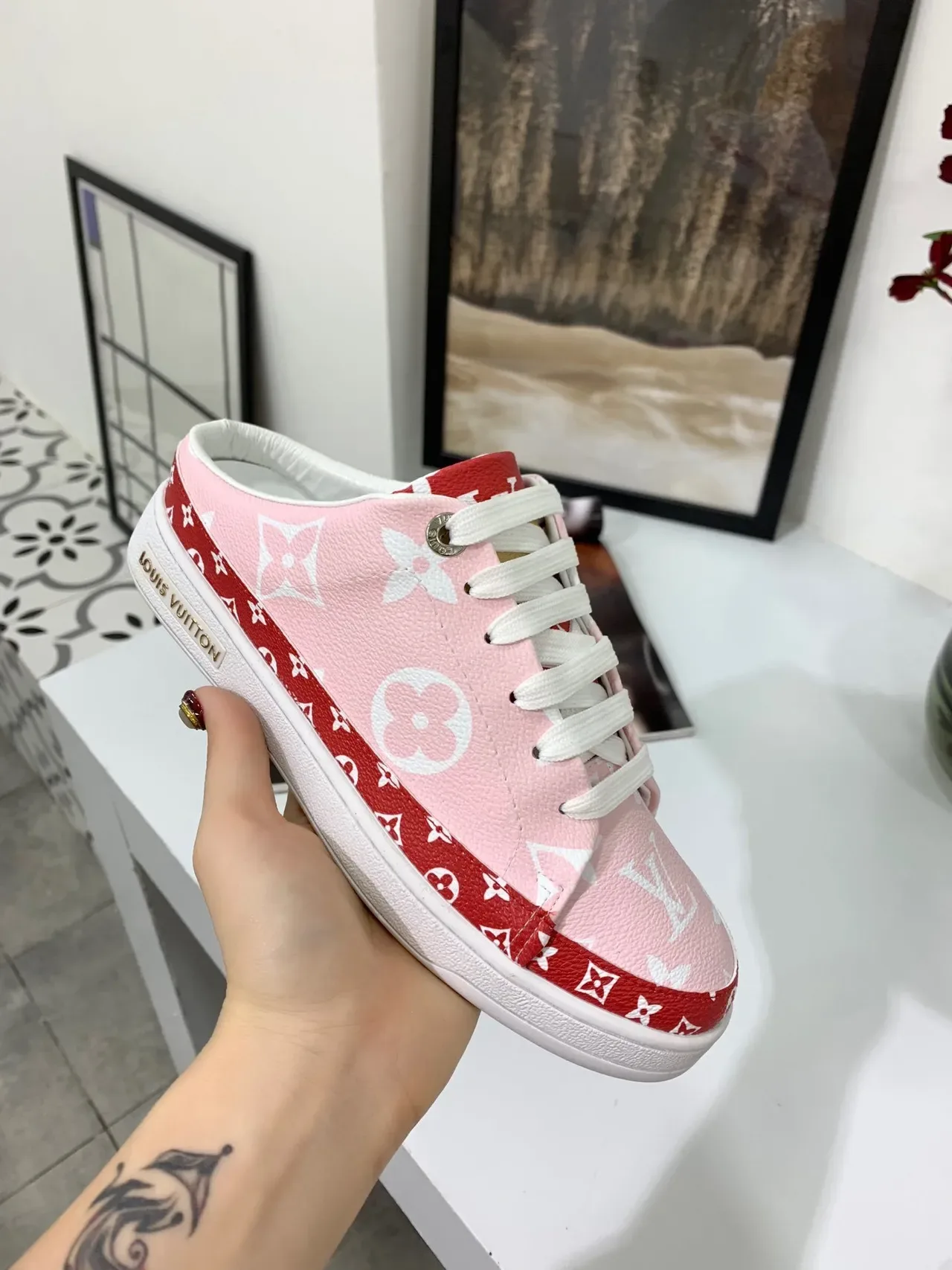 Louis Vuitton Run Away Monogram Tênis mule lifestyle rosa e vermelho 2