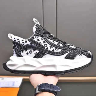 Louis Vuitton Run Away Monogram Print Sneakers Chunky Blanc et Noir