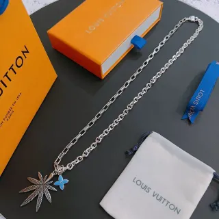 Louis Vuitton রূপালী নীল চেইন লিংক পাতা আকৃতির পেন্ডেন্ট নেকলেস