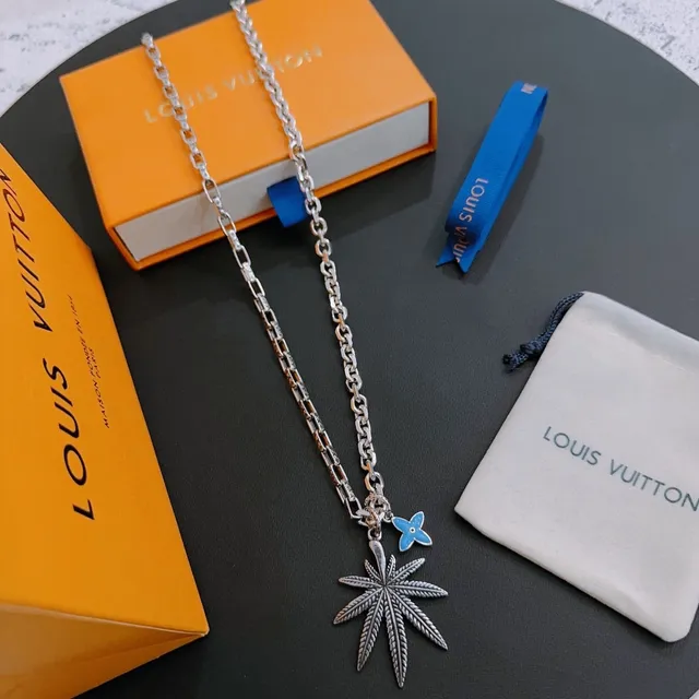Louis Vuitton Silver Blue Chain Link Leaf-Shaped Pendant Necklace 6