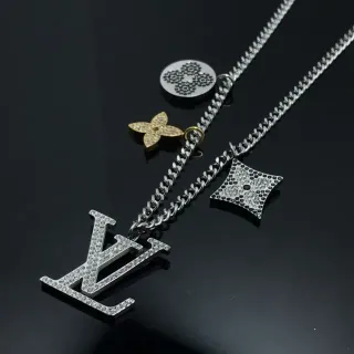 Collar Louis Vuitton Prata e Dourado Multi-Charm Cristal Embellished