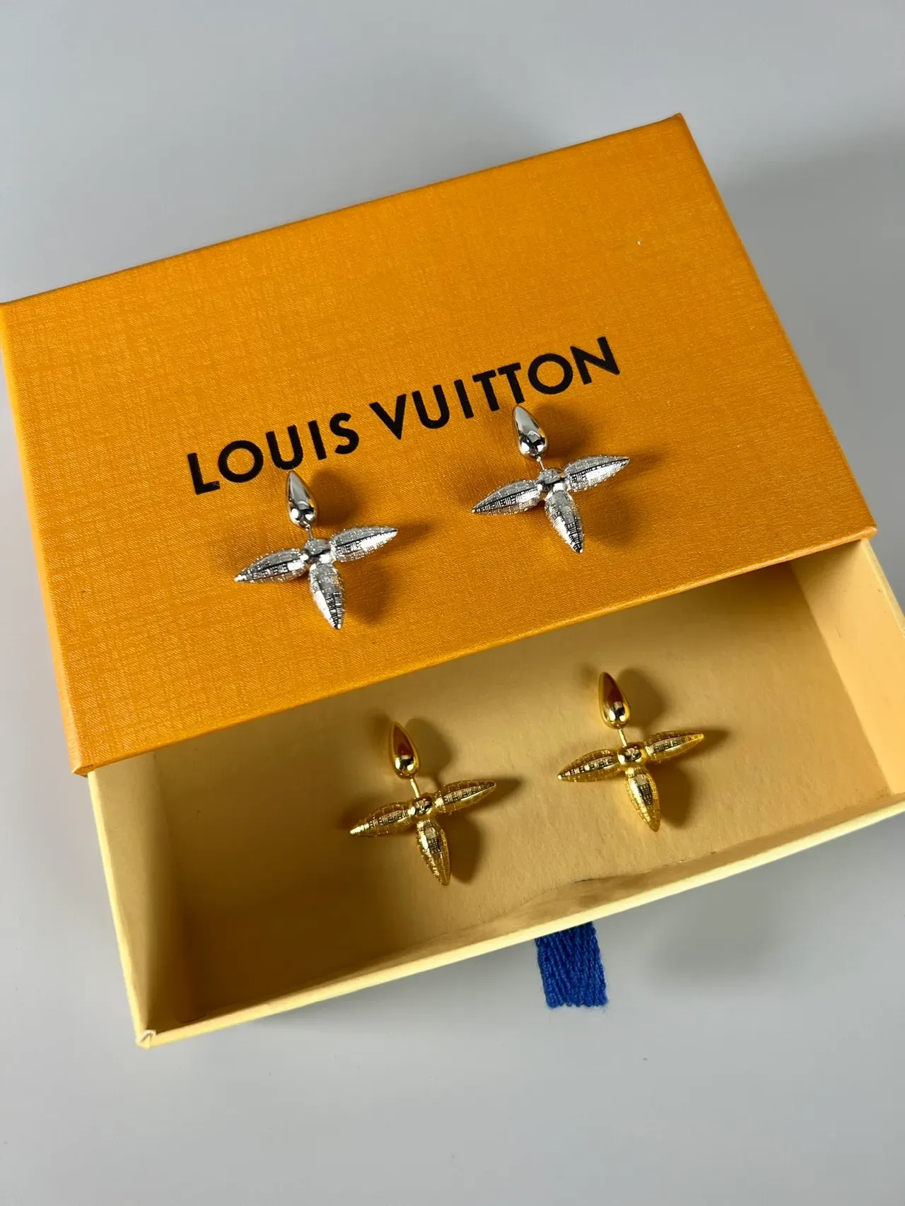 Louis Vuitton Silver Spiked Four-Pointed Earrings 5