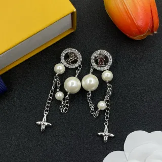 Brincos Louis Vuitton Prateado Branco Monograma Stud Pérola Gota