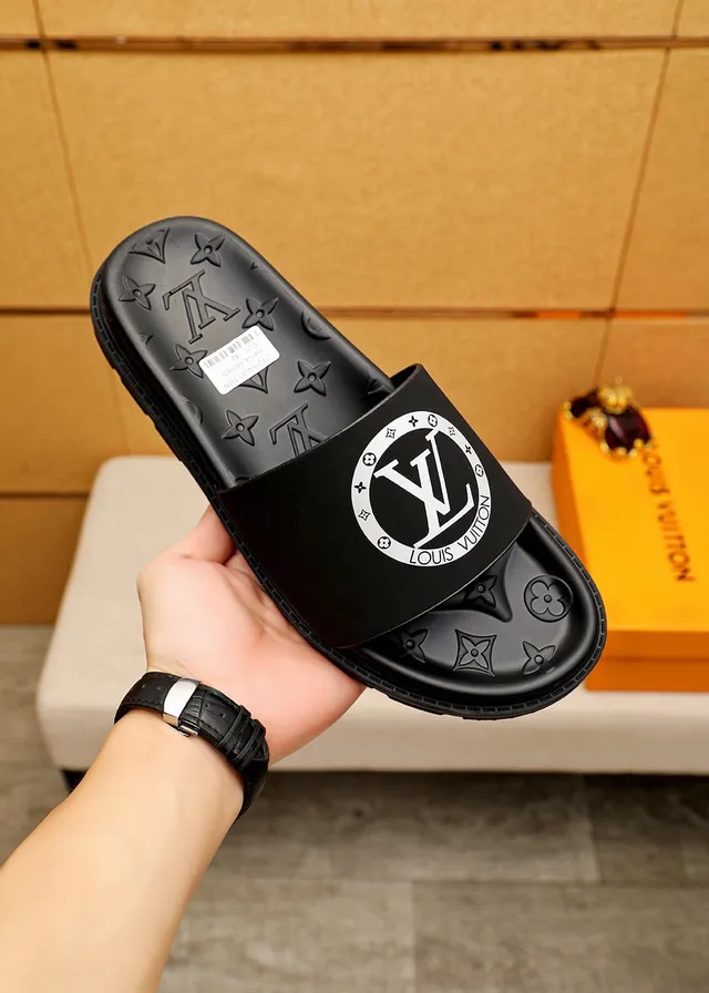 Louis Vuitton Slide কালো Monogram-Embossed চপ্পল 4