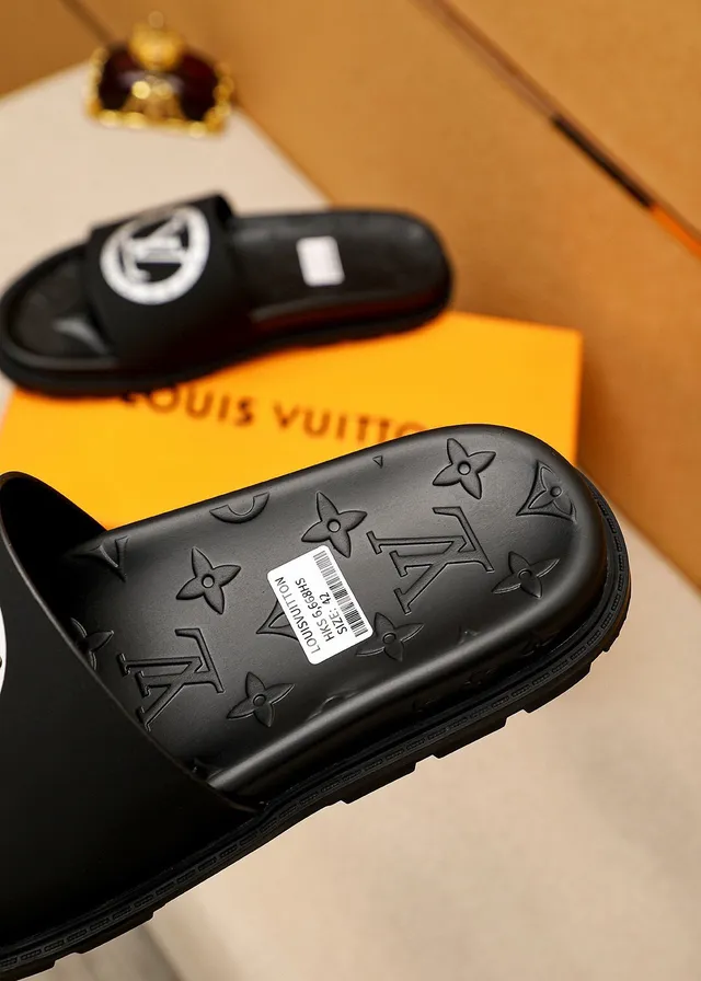 Louis Vuitton Slide কালো Monogram-Embossed চপ্পল 8