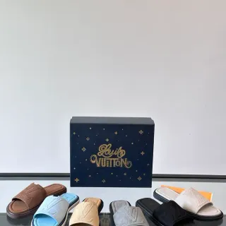 Louis Vuitton Slides Marrón Beige Monogram Embossado Tela Suede-Like Superior