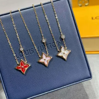 Colares com pingente Louis Vuitton Quadrado Quatrofoil Mãe-de-pérola