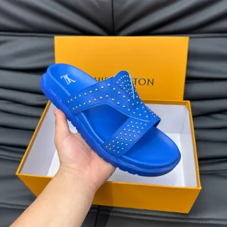 Louis Vuitton Sandálias Casuais Azul com Duas Tirantes e Tachas
