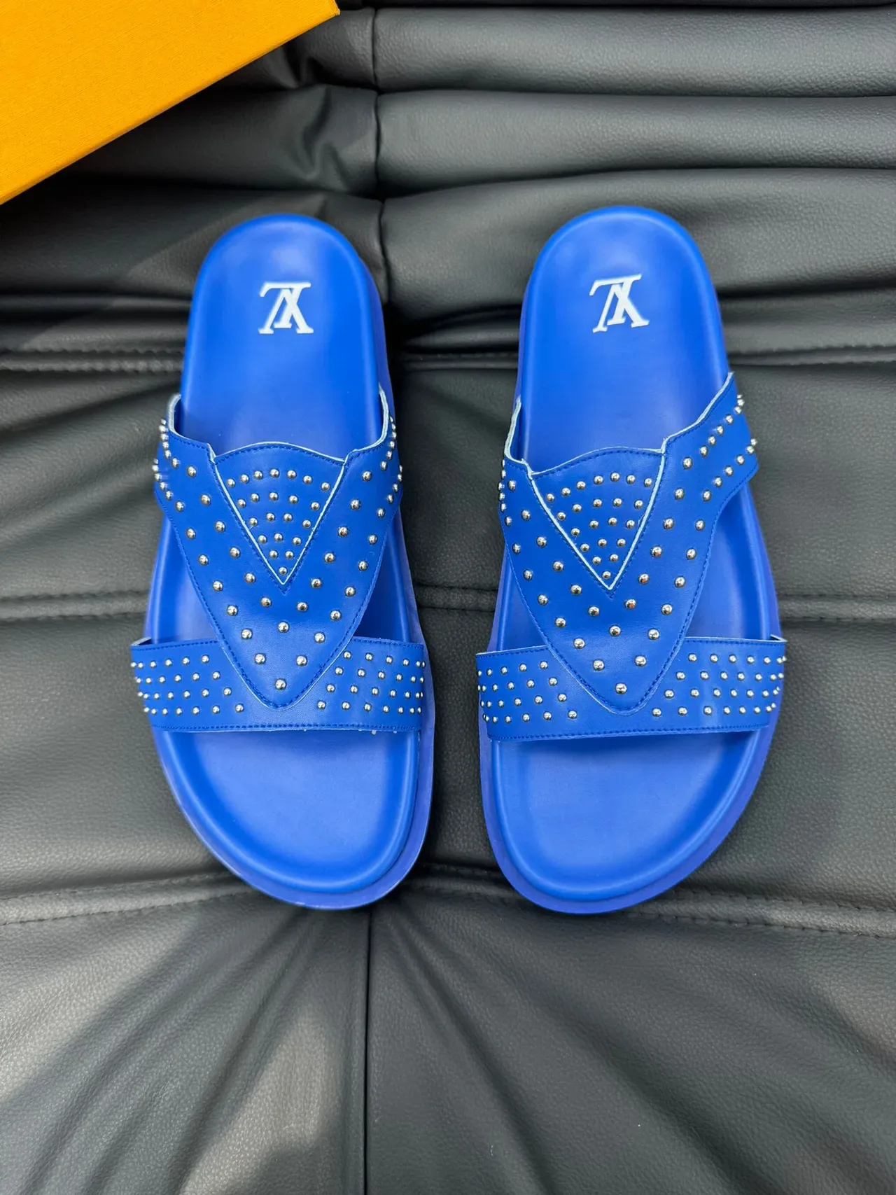 Louis Vuitton Sandales Casuales Bleues à Double Sangle avec Clous 2