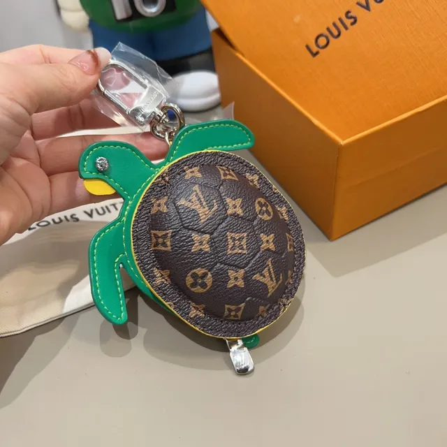 Louis Vuitton Carteira Tartaruga Verde Marrom Monogramado Couro Bolsa Transversal 4