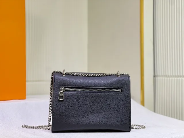 Louis Vuitton Twist Bolsa de corrente preta de couro pebbled com aba envelope 3