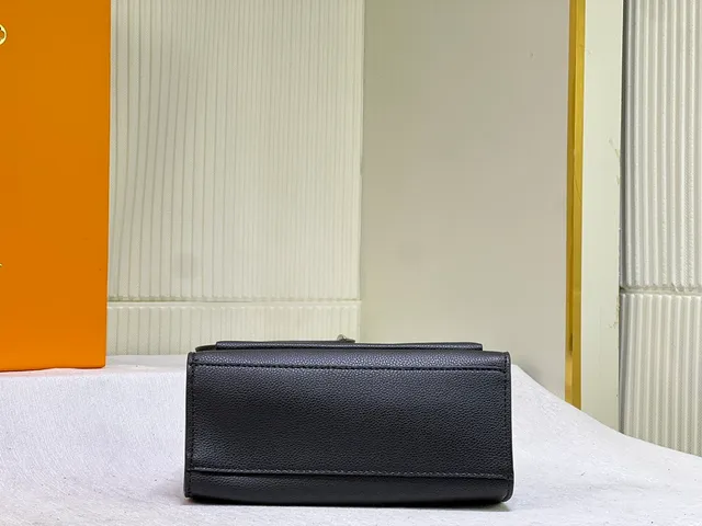 Louis Vuitton Twist Bolsa de corrente preta de couro pebbled com aba envelope 4